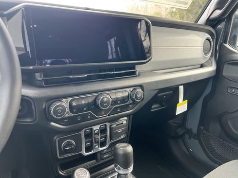 New 2026 Jeep Gladiator Sport image 9