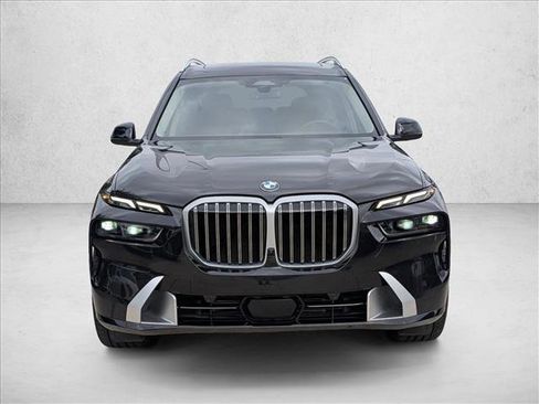 Certified 2025 BMW X7 xDrive40i w/ Climate Comfort Package AWD/4WD image 2