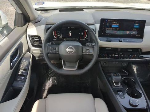 Certified 2025 Nissan Rogue SL w/ Tech Package AWD/4WD image 16
