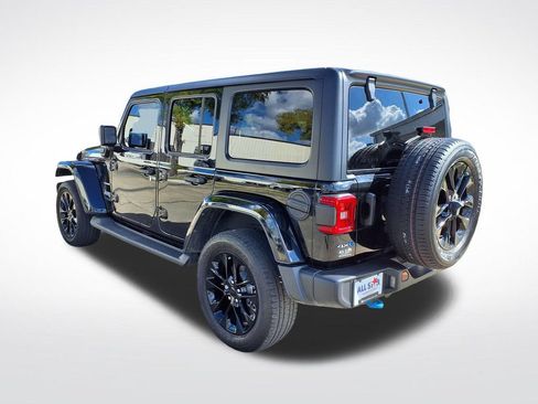 Used 2022 Jeep Wrangler Unlimited Sahara w/ Cold Weather Group AWD/4WD image 9