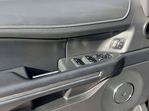 Used 2023 Ford Expedition XLT AWD/4WD image 19