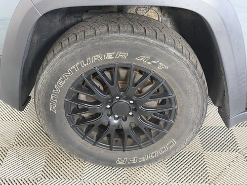 Used 2014 Jeep Cherokee Trailhawk w/ Cold Weather Group AWD/4WD image 8