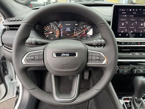 New 2026 Jeep Compass Latitude image 43