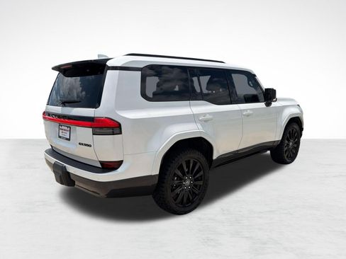 Used 2025 Lexus GX 550 w/ Accessory Package (2T) AWD/4WD image 7