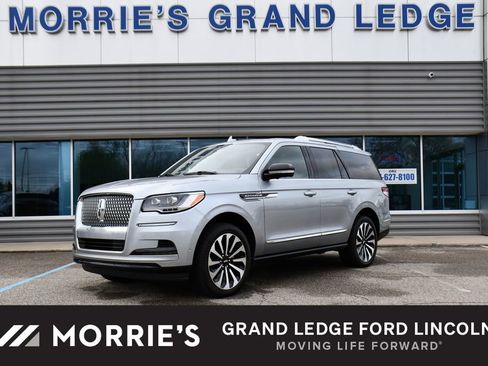 Used 2022 Lincoln Navigator Reserve AWD/4WD image 1