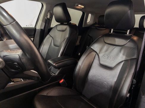 Used 2022 Jeep Compass Limited image 13