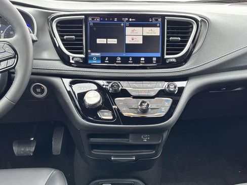 New 2026 Chrysler Pacifica Select w/ S Appearance Package image 10