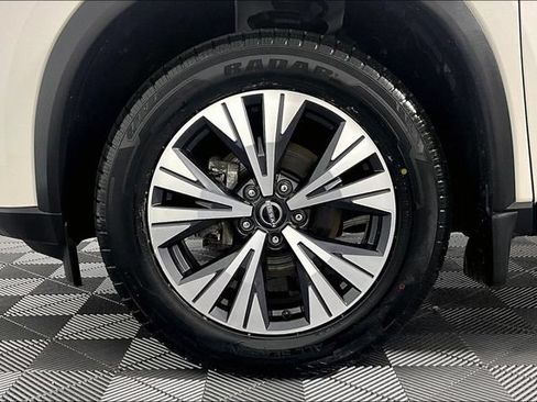 Used 2023 Nissan Rogue SV AWD/4WD image 11
