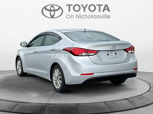 Used 2014 Hyundai Elantra SE w/ Option Group 02 FWD image 4