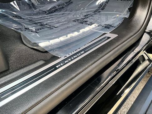 Used 2019 Cadillac Escalade Platinum AWD/4WD image 11