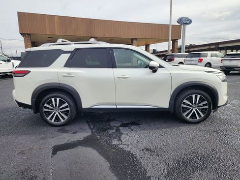 Used 2024 Nissan Pathfinder Platinum w/ Cargo Package image 6