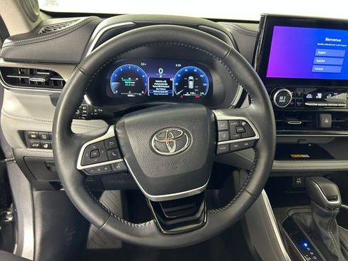 Used 2024 Toyota Highlander Limited image 15