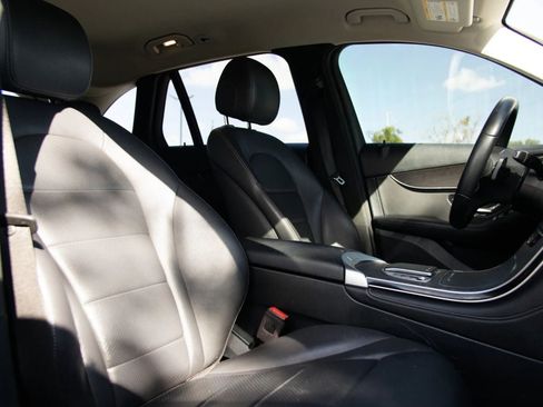 Used 2021 Mercedes-Benz GLC 300 image 23
