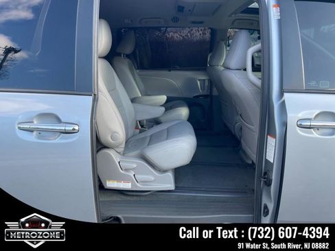 Used 2016 Toyota Sienna AWD image 18
