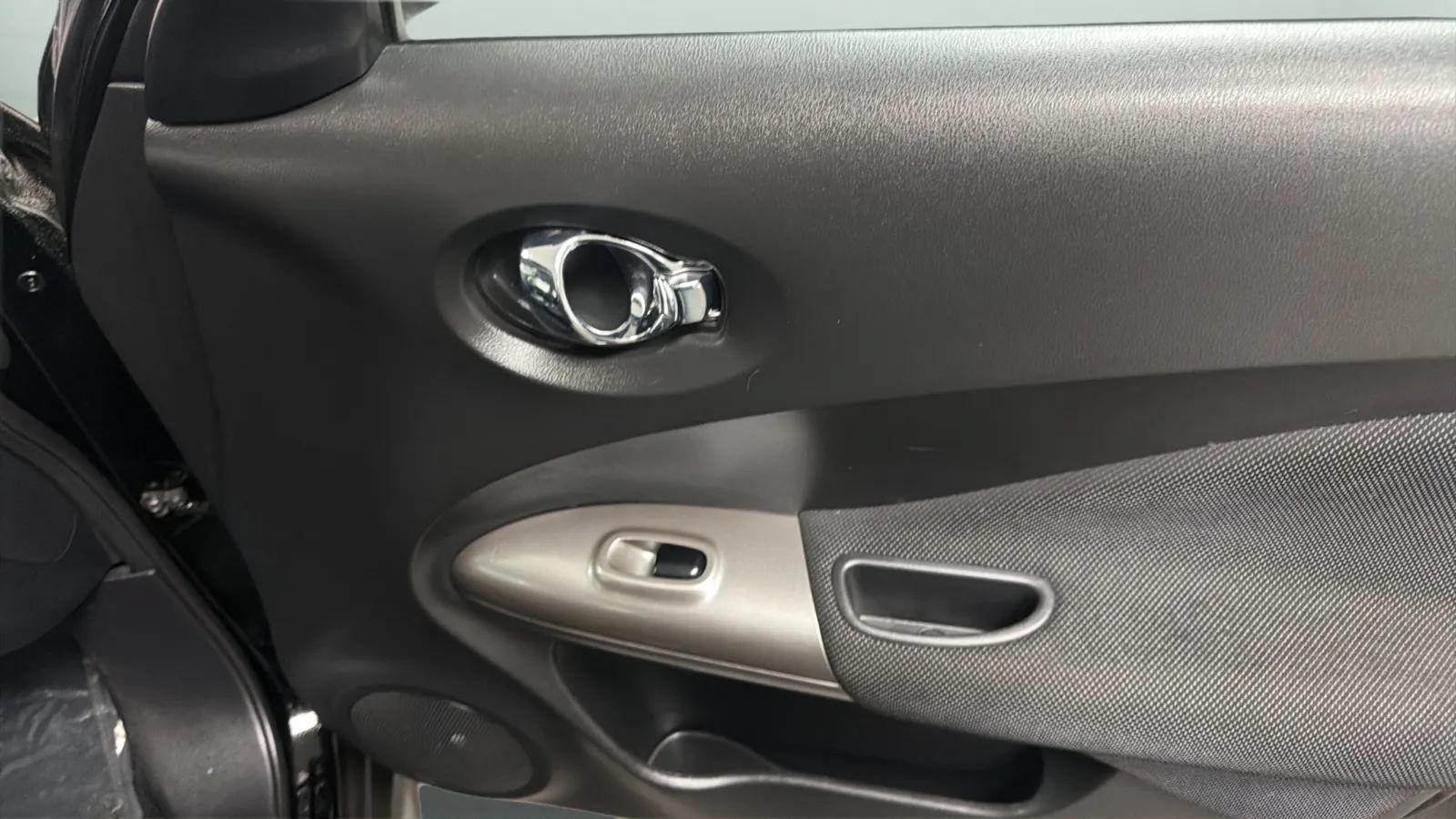 Used 2013 Nissan Juke S FWD image 16