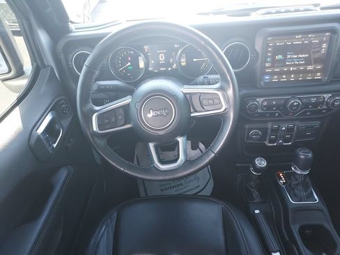 Used 2023 Jeep Wrangler Unlimited Sahara w/ Cold Weather Group AWD/4WD image 16