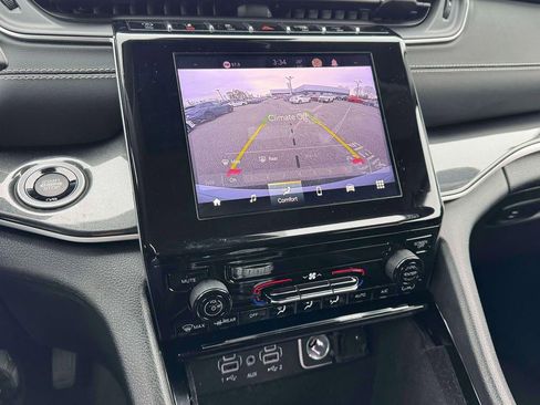 Used 2023 Jeep Grand Cherokee Laredo image 28