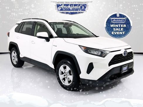 Used 2019 Toyota RAV4 LE image 1