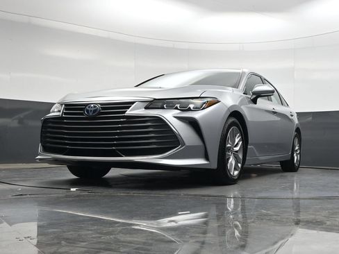 Used 2022 Toyota Avalon XLE w/ Moonroof Package FWD image 32