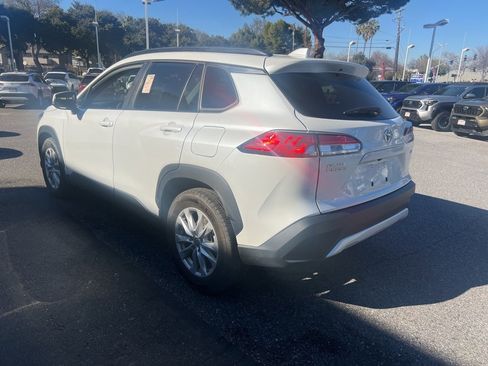 Certified 2024 Toyota Corolla Cross LE image 7