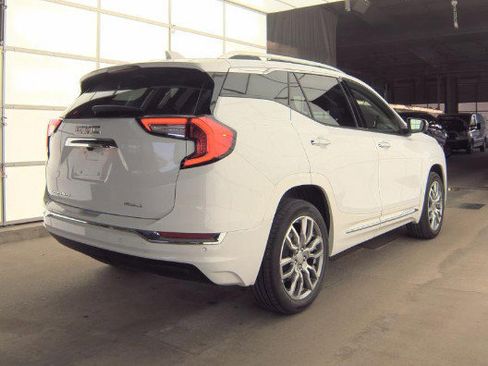 Used 2023 GMC Terrain Denali w/ Denali Premium Package AWD/4WD image 5