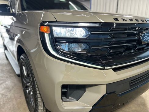 New 2026 Ford Expedition Max Platinum AWD/4WD image 2