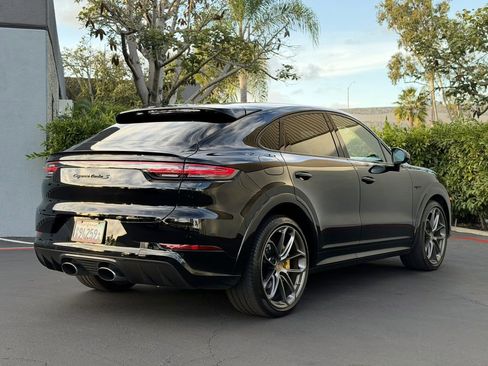 Used 2023 Porsche Cayenne Turbo S image 12