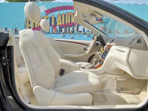 Used 2009 Mercedes-Benz CLK 350 Cabriolet image 33