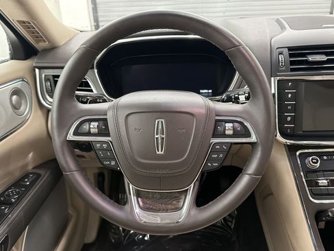 Used 2017 Lincoln Continental Reserve w/ Luxury Package FWD image 13