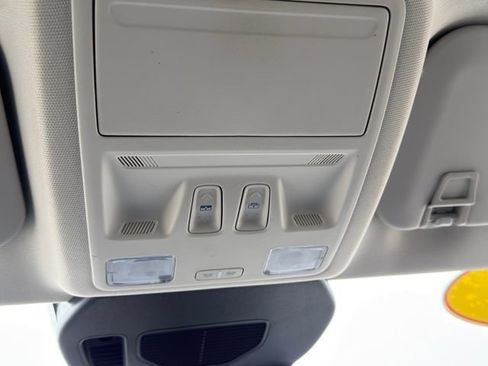 Used 2022 Ford Escape SE w/ SE Sport Appearance Package image 38