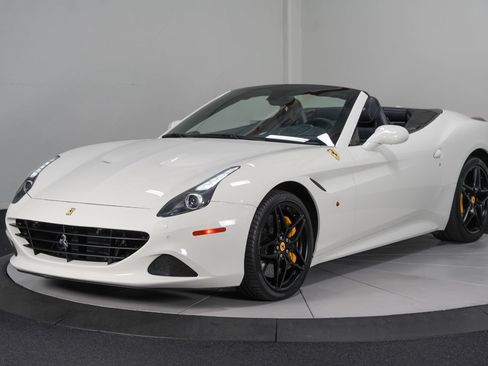 Used 2016 Ferrari California T RWD image 5