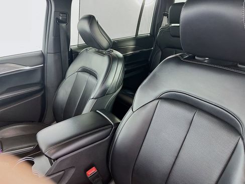 Used 2024 Jeep Grand Cherokee L Limited w/ Luxury Tech Group II image 31