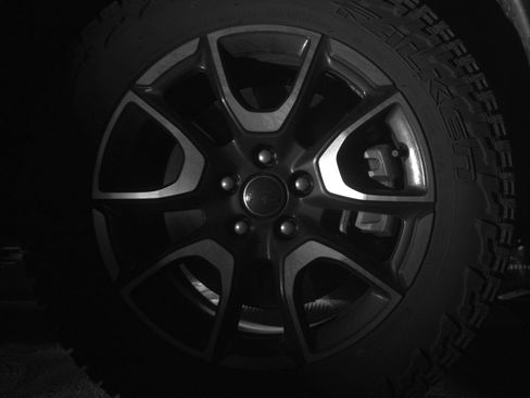 Used 2025 Jeep Compass Trailhawk AWD/4WD image 13