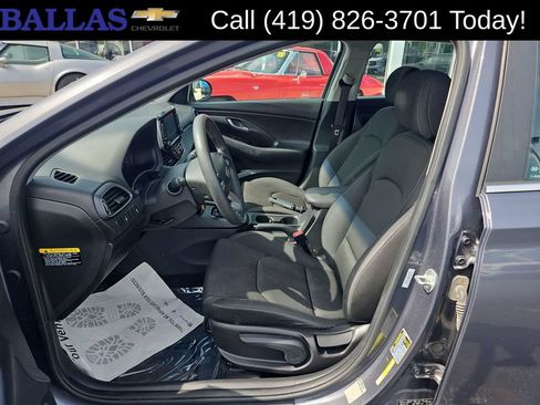 Used 2019 Hyundai Elantra GT FWD image 9