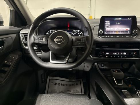 Used 2024 Nissan Rogue SV image 11