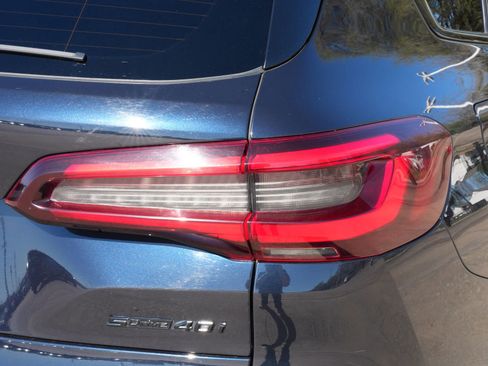 Used 2022 BMW X5 sDrive40i w/ M Sport Package image 22