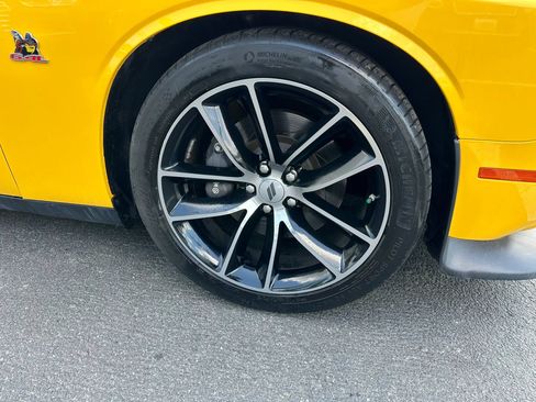 Used 2017 Dodge Challenger R/T Scat Pack w/ Leather Interior Group RWD image 10