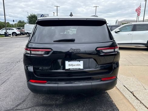 Used 2023 Jeep Grand Cherokee L Laredo AWD/4WD image 5