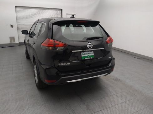 Used 2017 Nissan Rogue S AWD/4WD image 6