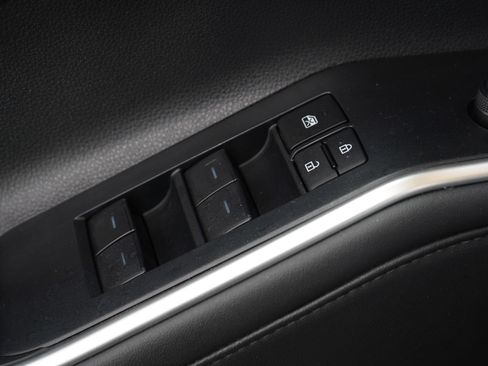 Used 2024 Toyota Highlander XLE image 24