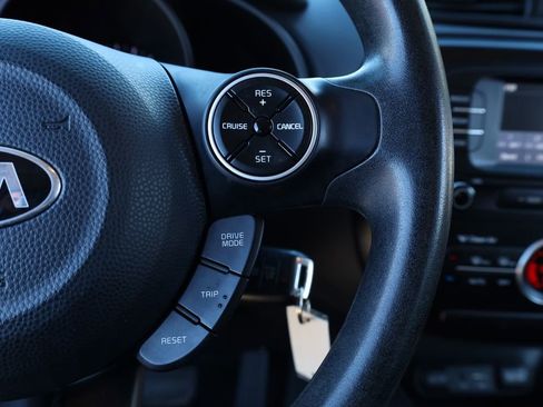 Used 2017 Kia Soul + image 22