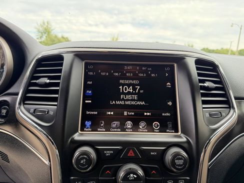 Used 2016 Jeep Grand Cherokee Limited AWD/4WD image 12