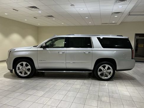 Used 2020 GMC Yukon XL Denali w/ Open Road Package RWD image 2
