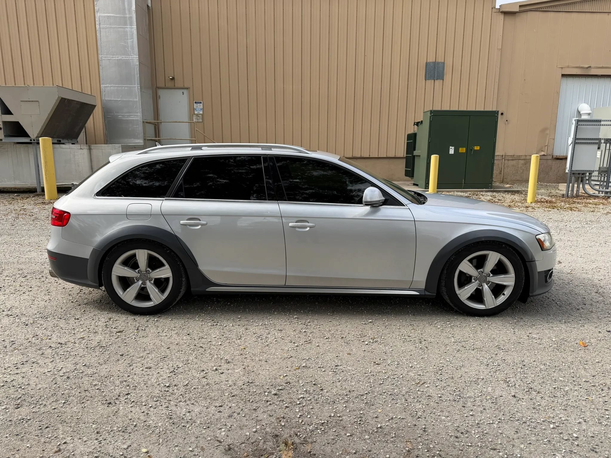Used 2013 Audi A4 Premium w/ Convenience Pkg AWD/4WD image 4
