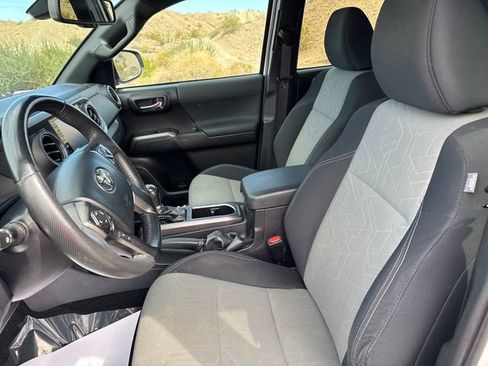 Used 2023 Toyota Tacoma TRD Off-Road image 9