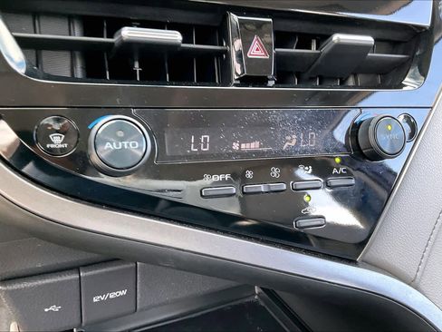 Used 2024 Toyota Camry SE image 34