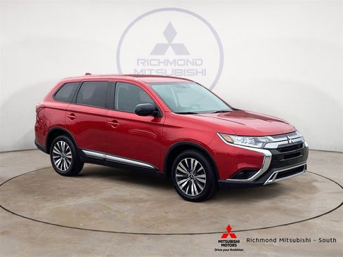 Used 2020 Mitsubishi Outlander ES image 1