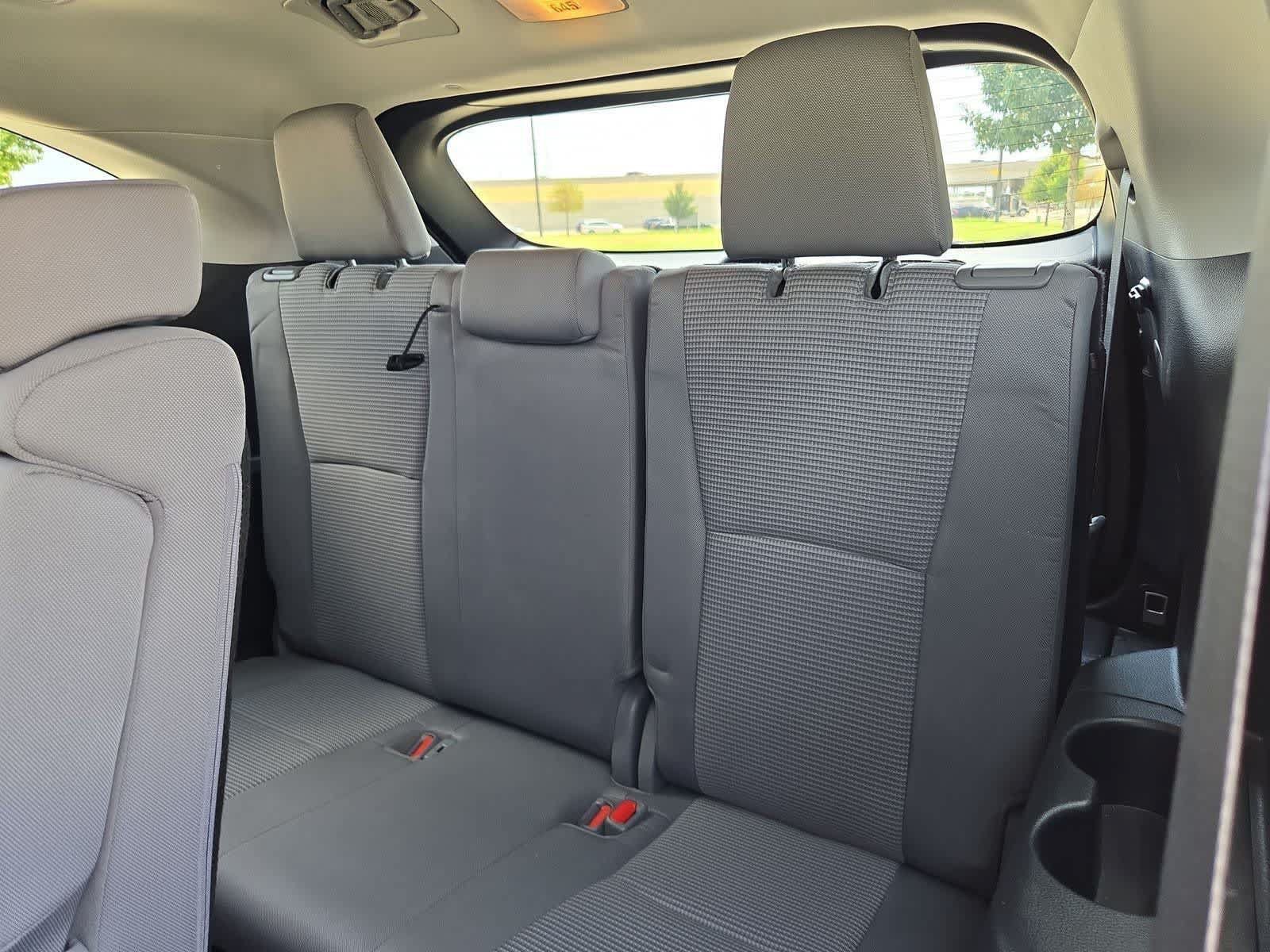 Used 2023 Toyota Highlander LE FWD image 33