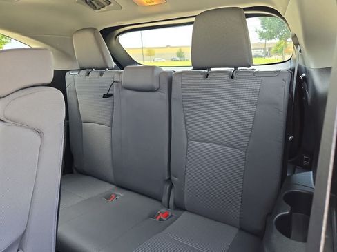 Used 2023 Toyota Highlander LE FWD image 33