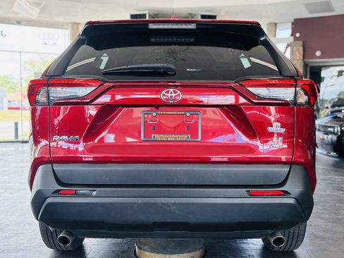Used 2022 Toyota RAV4 LE AWD/4WD image 11